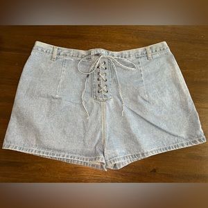 FREDERICK’S OF HOLLYWOOD vintage light wash denim shorts lace up size 24